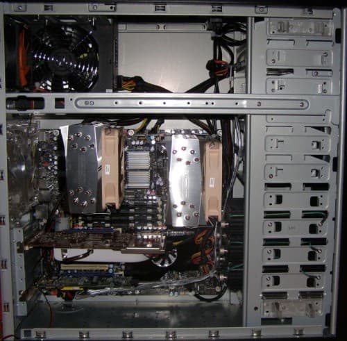 Extrémně výkonná dvouprocesorová výpočetní stanice